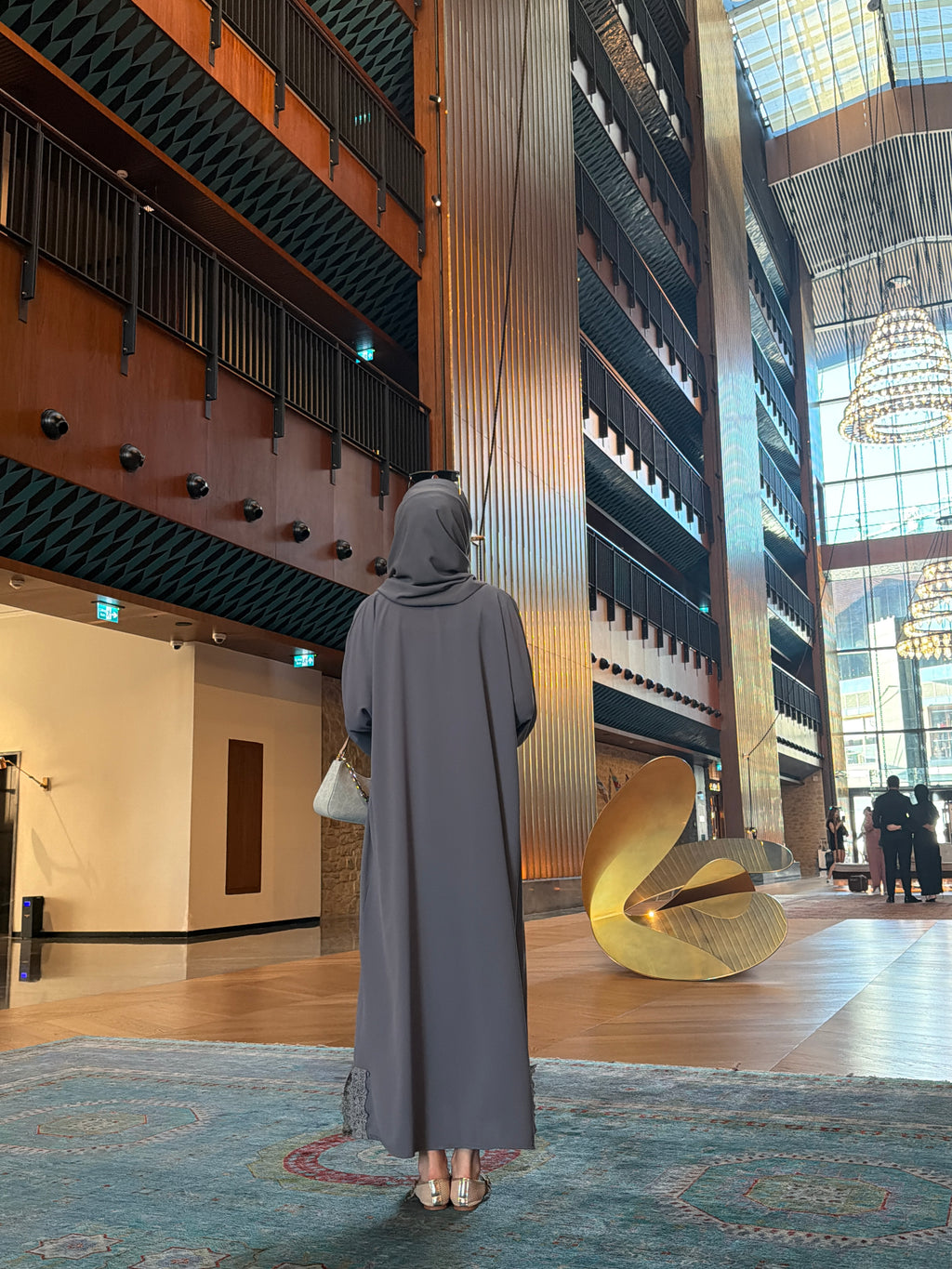 Dantel Abaya