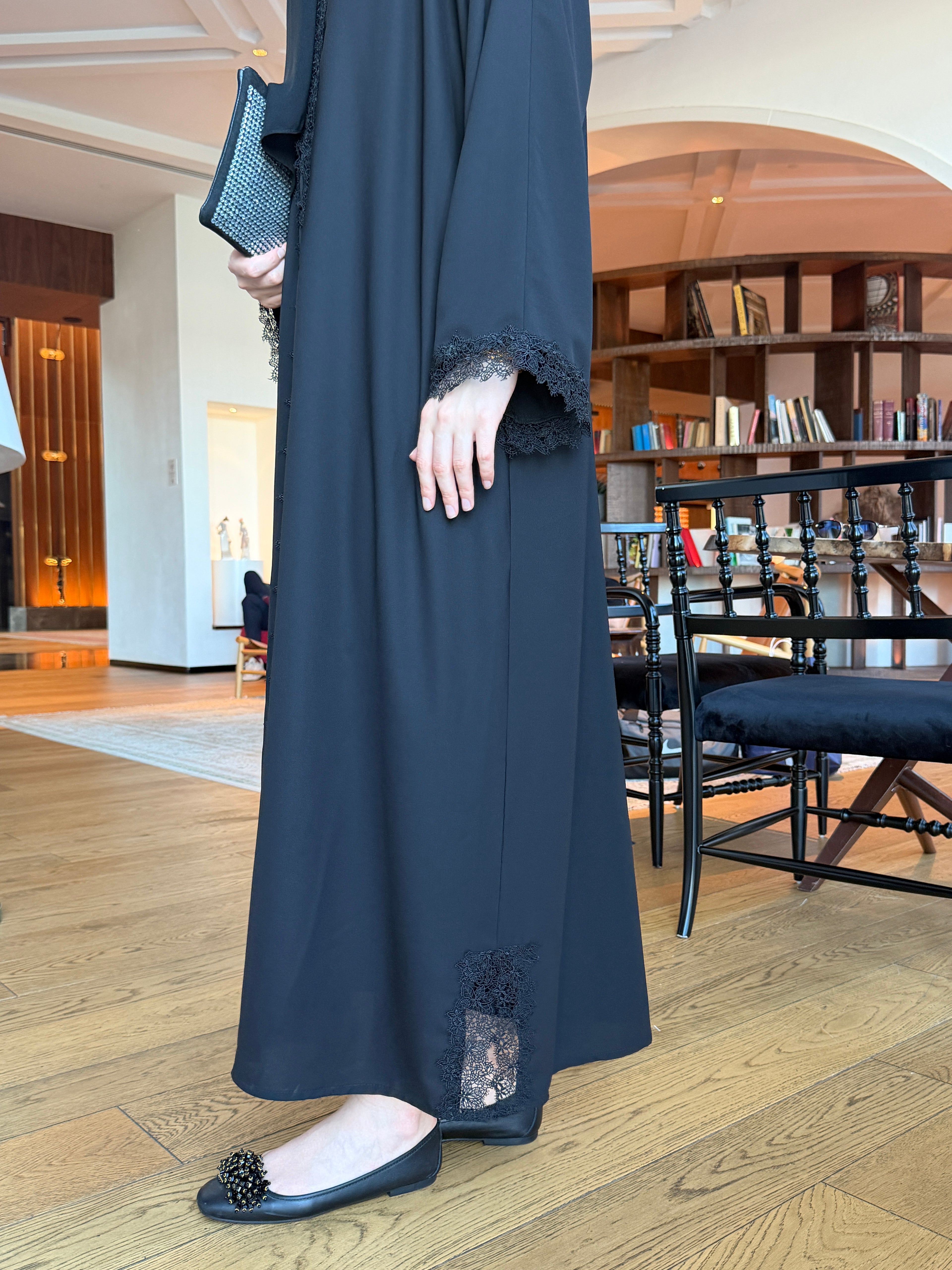 Dantel Abaya