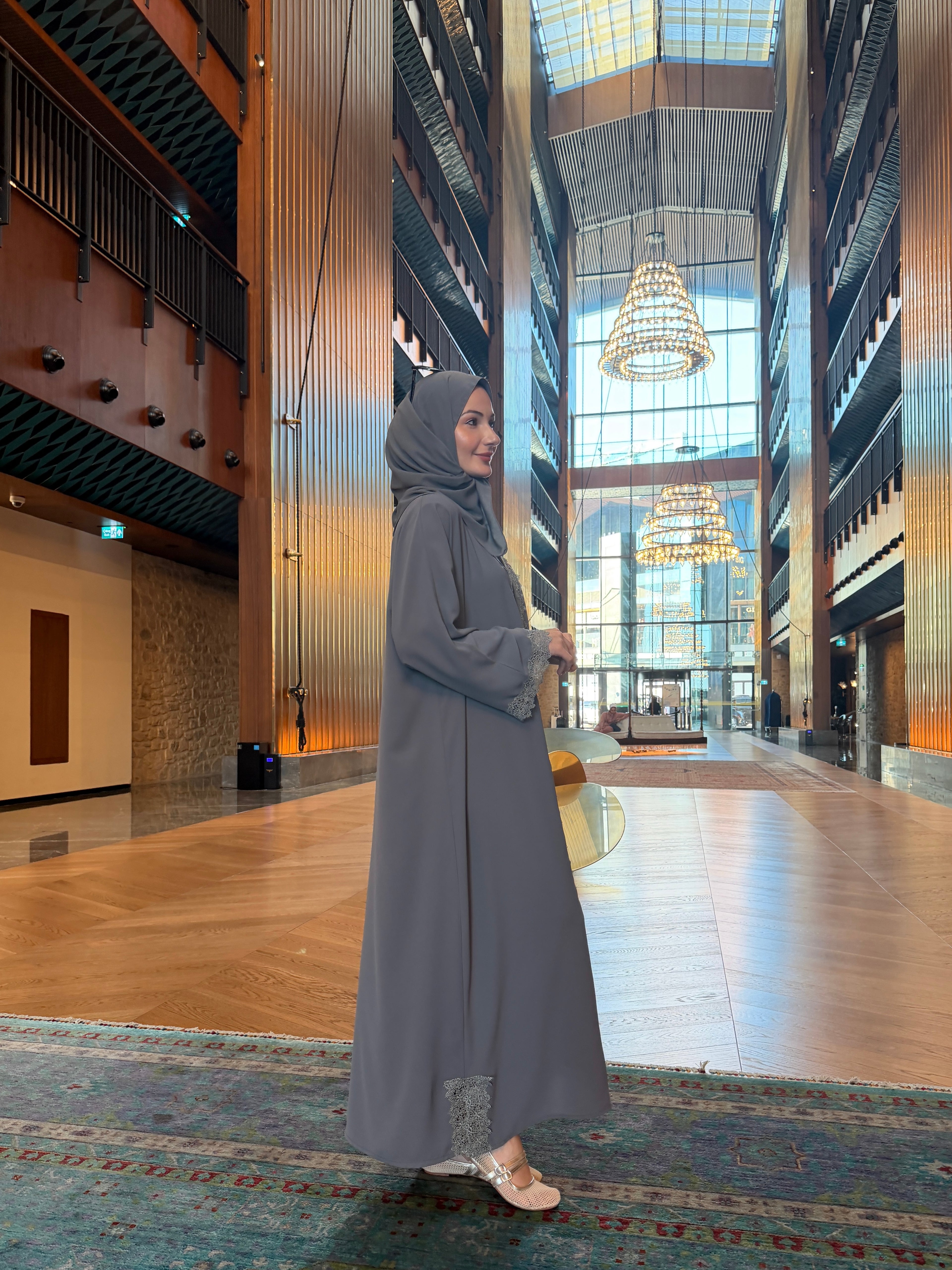 Dantel Abaya