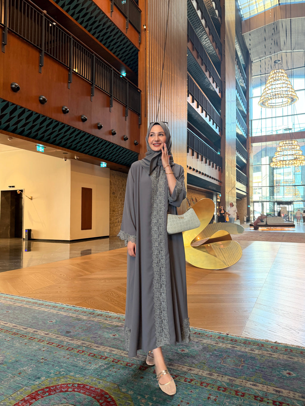 Dantel Abaya