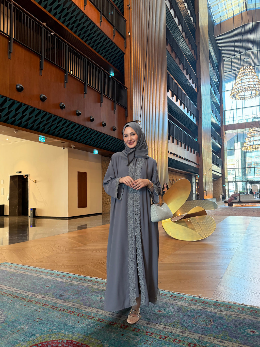 Dantel Abaya