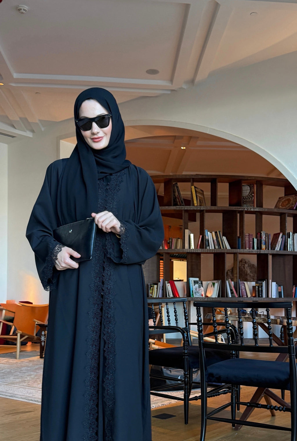 Dantel Abaya