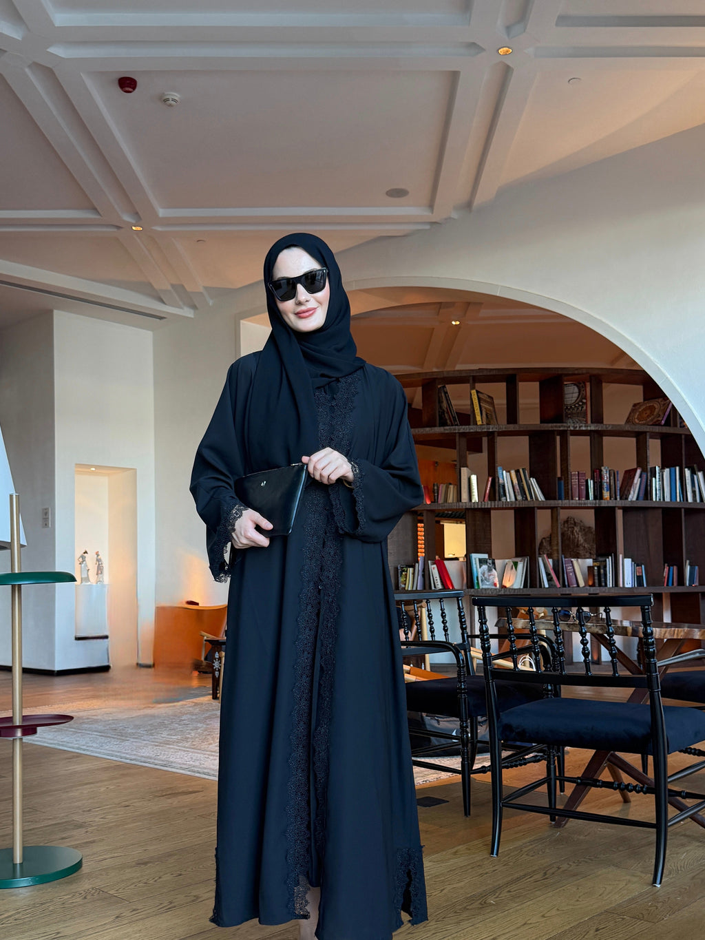 Dantel Abaya
