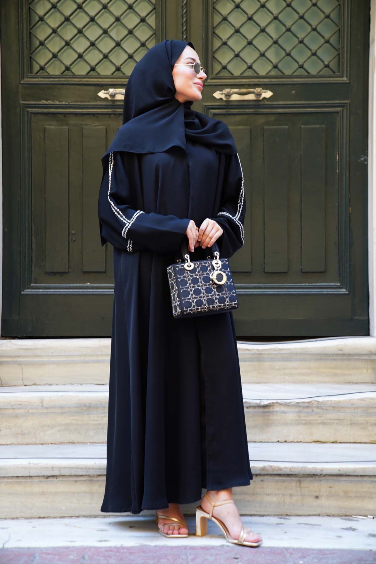 Lilyum Abaya