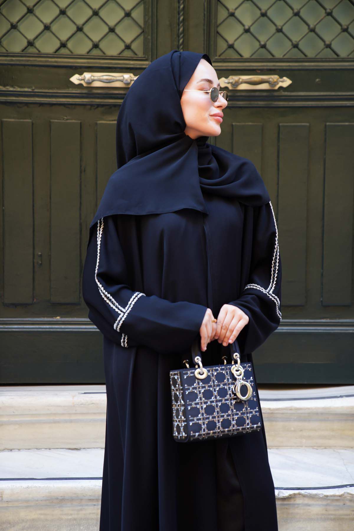 Lilyum Abaya