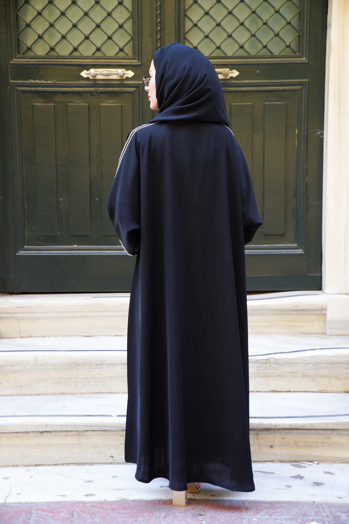 Lilyum Abaya